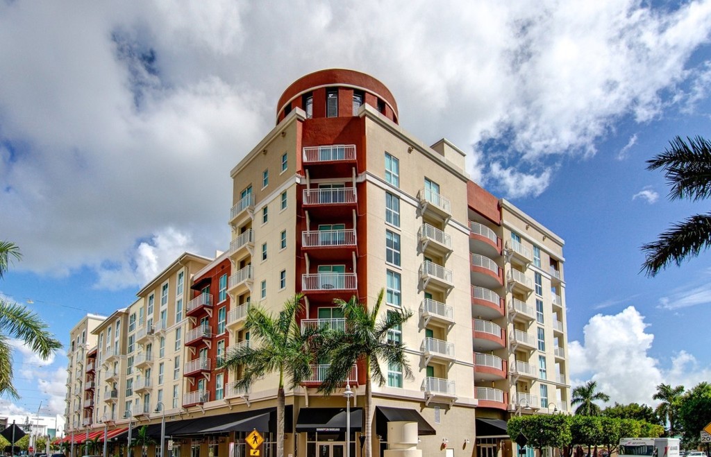 Downtown Dadeland Apartments in Miami, FL | ApartmentHomeLiving.com