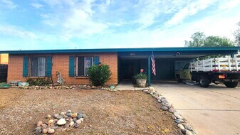 7400 N Meredith Blvd in Tucson, AZ - Building Photo