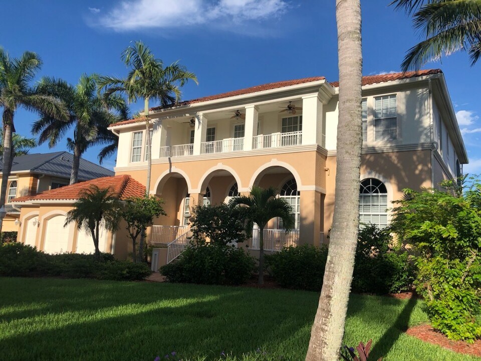 18150 Old Pelican Bay Dr in Fort Myers Beach, FL - Building Photo