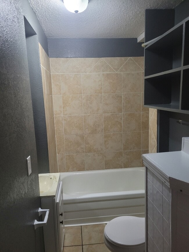 1100 Saint Marys Blvd, Unit B in Jefferson City, MO - Building Photo - Building Photo