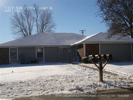 107 SW 20th St in Oak Grove, MO - Building Photo