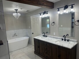 29031 Elmwood Dr in Shenandoah, TX - Building Photo