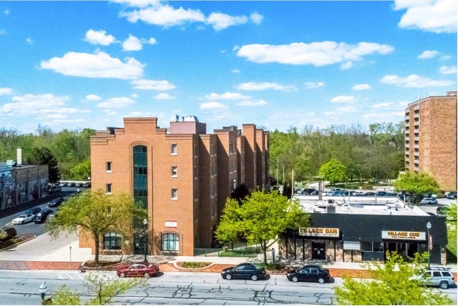 Newberry Square Apartments in Wayne, MI - Foto de edificio - Building Photo