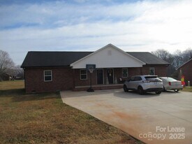 143 Glen-Gar Dr in Lincolnton, NC - Building Photo