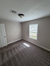 1557 N Volutsia in Wichita, KS - Building Photo - Building Photo