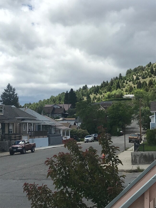 963 Lewisohn St, Unit 5A in Butte, MT - Building Photo - Building Photo