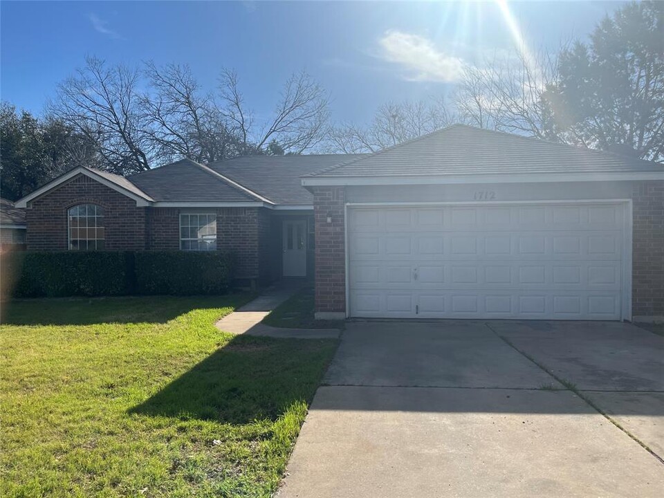 1712 Parkwood Dr in Leander, TX - Building Photo