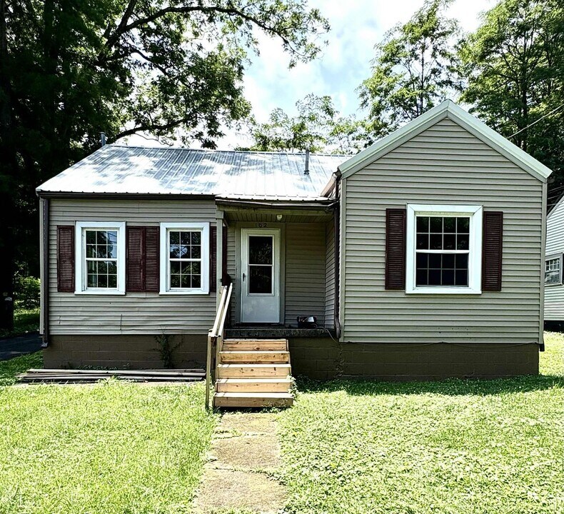 102 Rachel Ct in Glasgow, KY - Building Photo