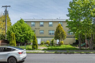 Ambaum Townhomes in Burien, WA - Building Photo - Building Photo