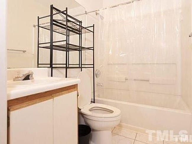 Room in Condo on Collegiate Cir in Raleigh, NC - Building Photo - Building Photo