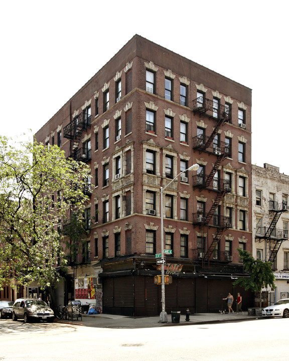 500 E 11th St in New York, NY - Building Photo