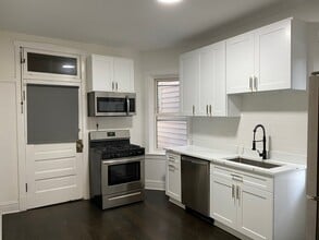 2255 W Shakespeare Ave in Chicago, IL - Foto de edificio - Building Photo