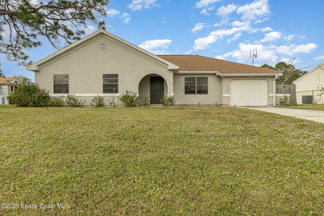 1398 Jupiter Blvd NW in Palm Bay, FL - Building Photo