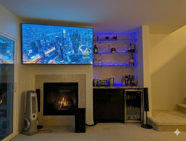 3542 Shoreline Bluff Lane, Unit (1st Floor Bedroom - Ground Level) in San Diego, CA - Building Photo - Building Photo