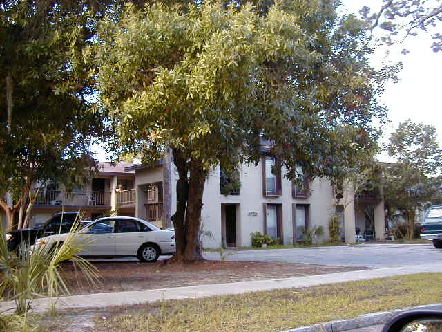 The Sundowner Apartments in Gulfport, FL - Building Photo