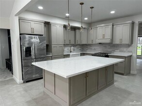 24 Susan Dr in Edinburg, TX - Building Photo - Building Photo