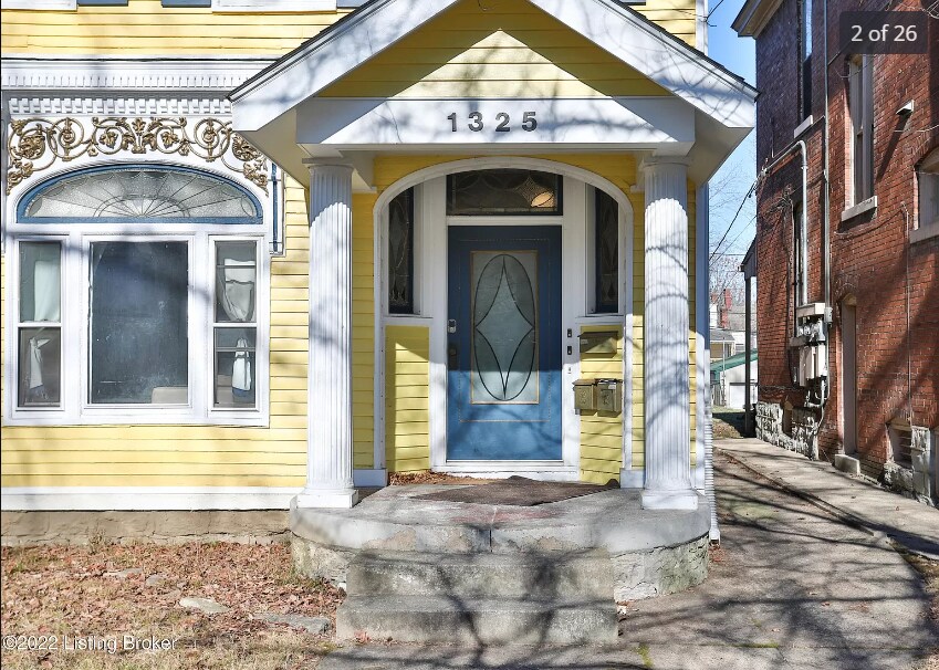 1325 Hepburn Ave in Louisville, KY - Building Photo