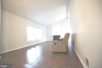 322 Sugarland Run Dr in Sterling, VA - Building Photo - Building Photo