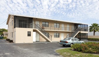 559 NE 44th St in Boca Raton, FL - Building Photo