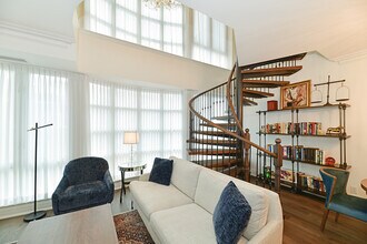 33 Delisle Ave in Toronto, ON - Building Photo - Building Photo