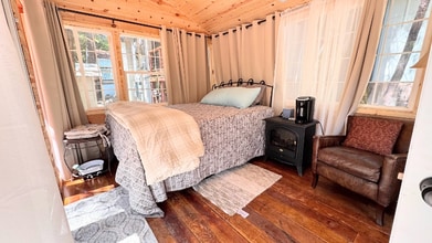 54710 Crane Valley Ct in Bass Lake, CA - Foto de edificio - Building Photo