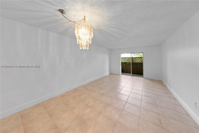 8500 SW 109th Ave in Miami, FL - Building Photo - Building Photo