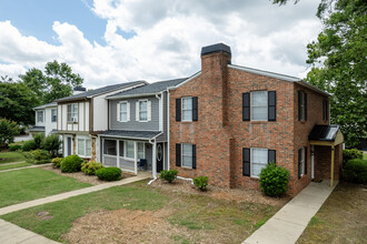 Jamestowne Commons in Taylors, SC - Building Photo - Building Photo