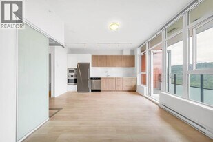 691 North Rd in Coquitlam, BC - Building Photo