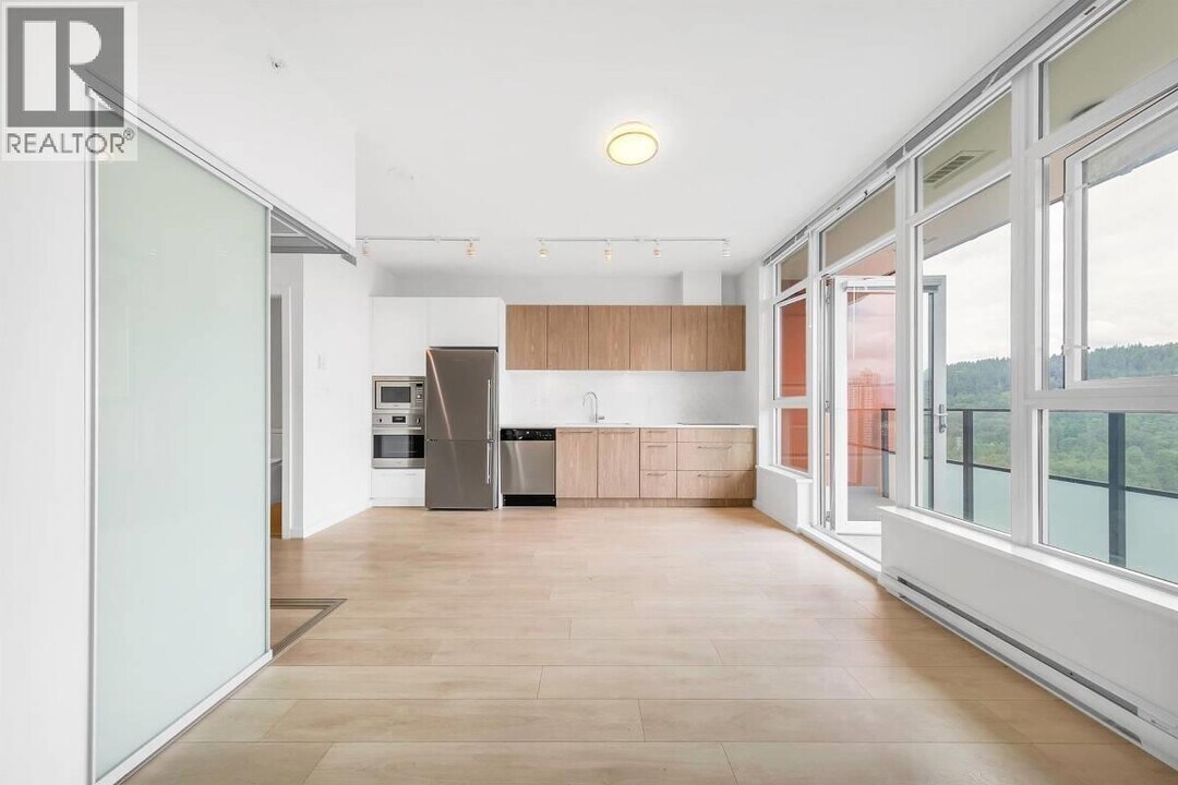 691 North Rd in Coquitlam, BC - Building Photo