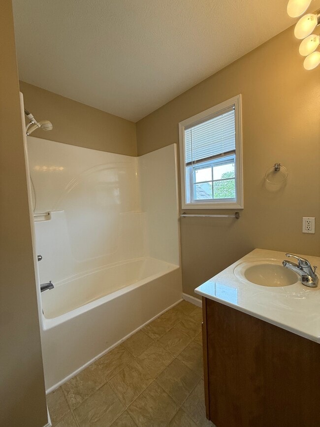 2412 S Woolery Mill Dr, Unit 2412 in Bloomington, IN - Building Photo - Building Photo