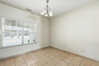 2353 Homewood Ln in Grand Prairie, TX - Foto de edificio - Building Photo