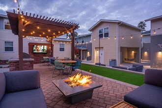 Palomar at SLO in San Luis Obispo, CA - Foto de edificio - Building Photo