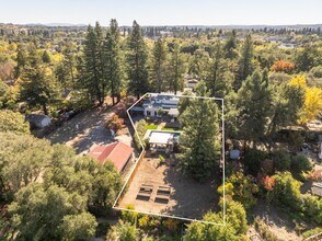 681 S Fitch Mountain Rd in Healdsburg, CA - Building Photo - Building Photo