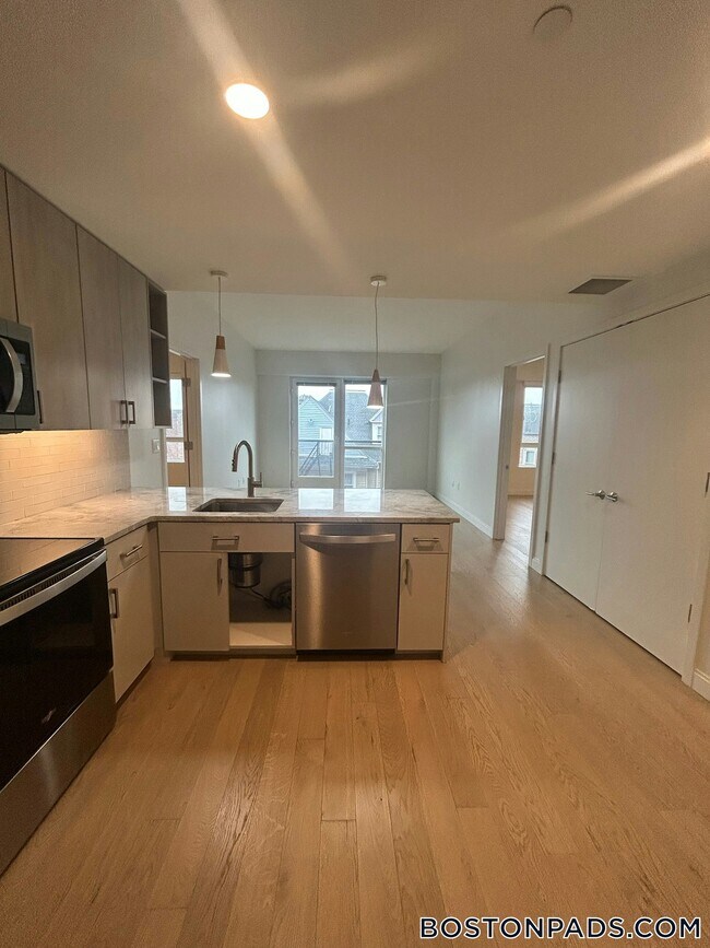 55 Brighton Ave in Boston, MA - Building Photo - Building Photo