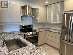 4205 Shipp Dr in Mississauga, ON - Building Photo - Building Photo