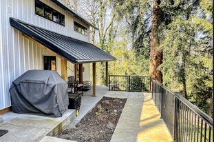 3411 SE Naef Rd in Milwaukie, OR - Building Photo