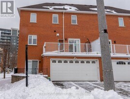 77 Leitchcroft Crescent in Markham, ON - Building Photo