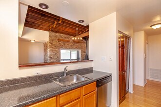 1136 W Armitage Ave in Chicago, IL - Building Photo - Building Photo