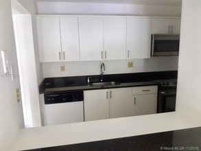 120 Lakeview Dr-Unit -217 in Weston, FL - Building Photo - Building Photo