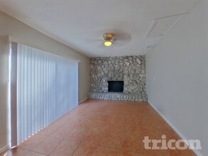 1101 Seffner Valrico Rd in Valrico, FL - Foto de edificio - Building Photo