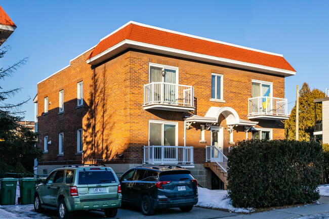 675 16E Av in Montréal, QC - Building Photo - Primary Photo