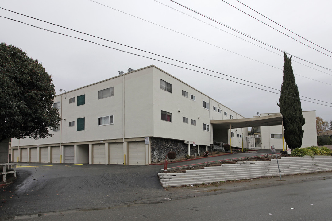 Cathay Gardens Apartments in Castro Valley, CA - Foto de edificio