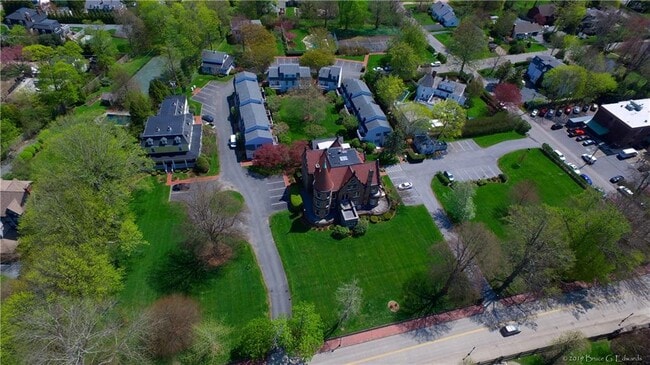364 BELLEVUE Avenue UNIT W S in Newport, RI - Building Photo - Building Photo