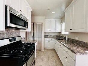 5725 2nd St in Long Beach, CA - Building Photo - Building Photo