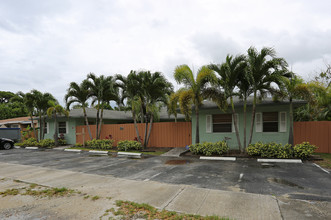 Middle River Gardens in Fort Lauderdale, FL - Building Photo - Building Photo