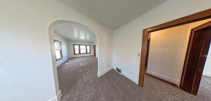 1924 Olive St in Cedar Falls, IA - Building Photo - Building Photo