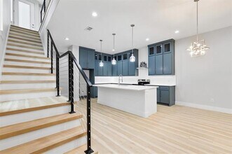 2611 Sylvan Ave in Dallas, TX - Building Photo - Building Photo