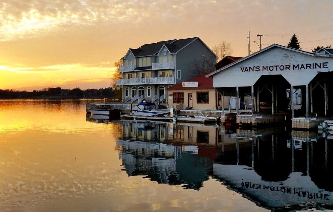 16 Sisson St in Alexandria Bay, NY - Building Photo