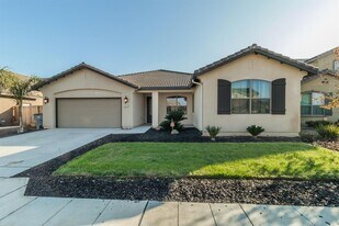 814 S Bliss Ave in Fresno, CA - Building Photo
