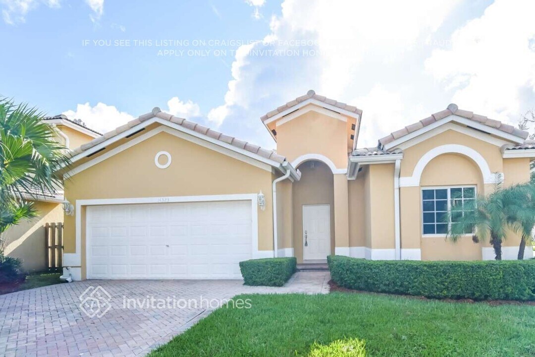 14323 SW 156th Ave in Miami, FL - Building Photo